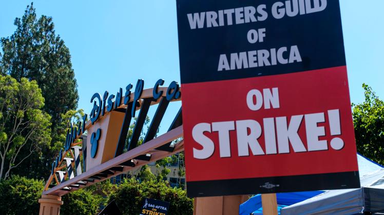 Streik in Hollywood USA, Kalifornien, Los Angeles 27.07.2023: Studio Mitarbeiter, Schauspieler und Autoren streiken und 