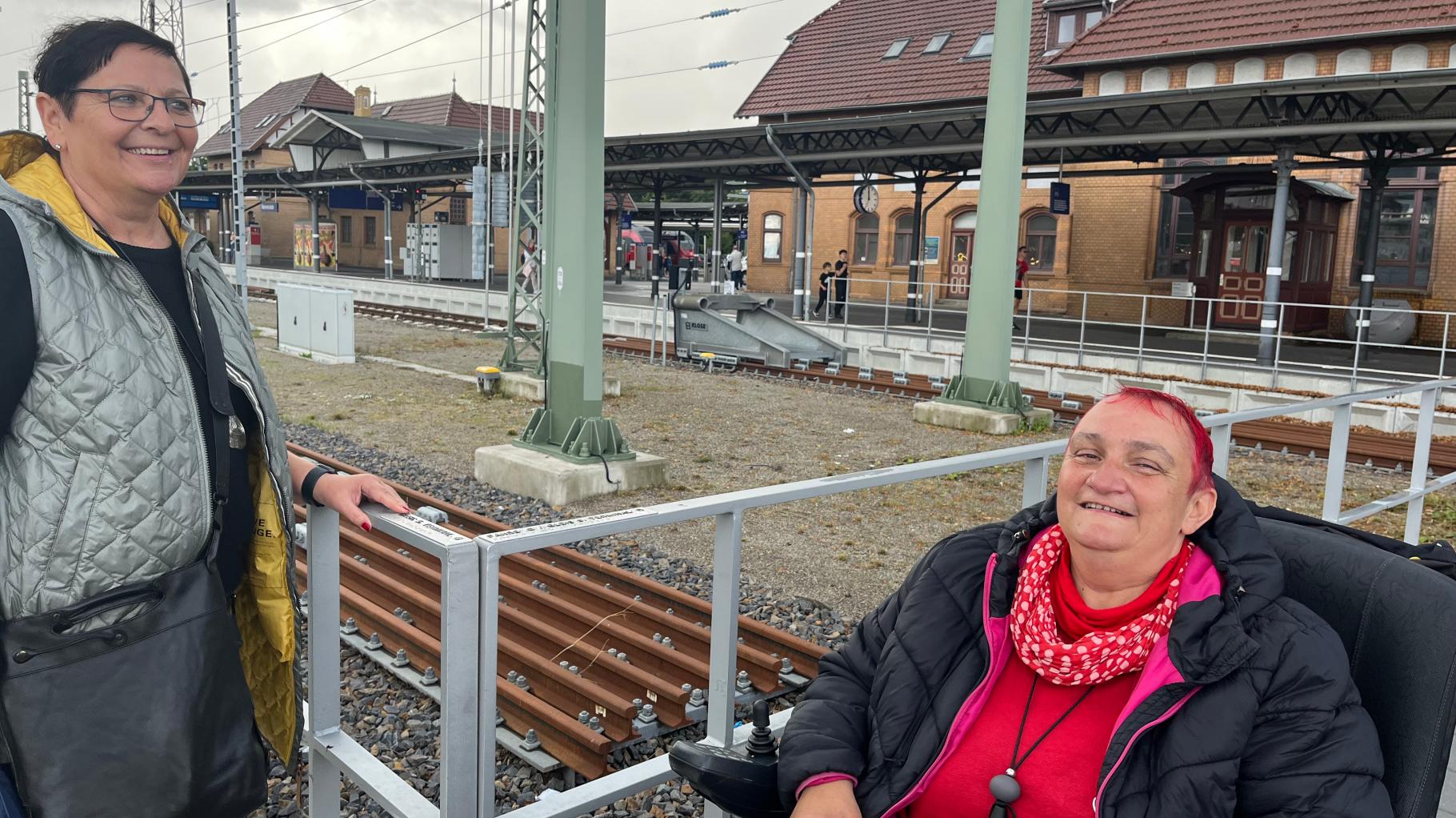 Unterwegs mit Rollstuhlfahrerin Sandy Werner: So barrierefrei ist das Ostseebad