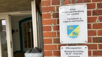 Das Jugendamt des Kreises Schleswig-Flensburg schlägt Alarm: Die Kapazitäten in der Kinder- und Jugendhilfe stoßen an ihre Grenzen.