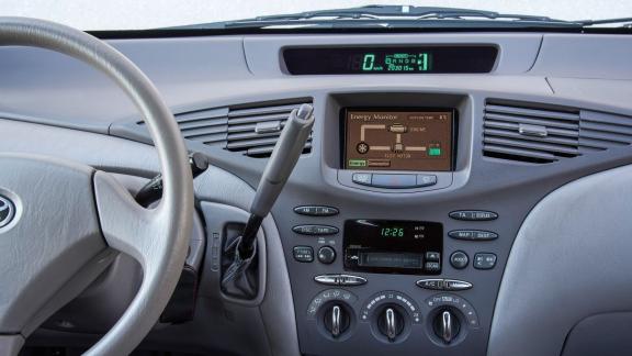 Cockpit im ersten Toyota Prius Cockpit im ersten Toyota Prius
