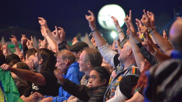 Die Metalheads feierten gemeinsam vor den Hauptbühnen. 