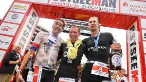 Das Podium der Männer: Sieger Timo Schaffeld (Mitte) mit dem Zweitplatzierten Simon Huckestein (li.) und Silas Köhn.