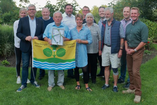 Hasselberg HansHeinrich Franke zum Ehrenbürgermeister ernannt SHZ