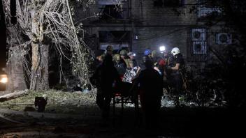 Russland feuert Iskander-Raketen auf ein Wohnviertel in Pokrowsk in der Ostukraine – sieben Menschen sterben.