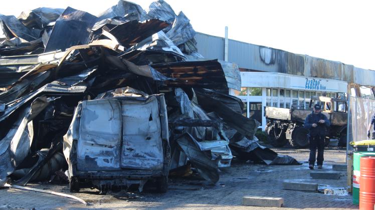 Gewerbehalle brennt in Aschendorf komplett nieder