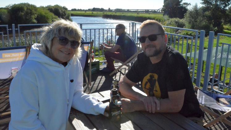 Viel Regen So läuft es im Beach Club und im Hafen 53 in Itzehoe