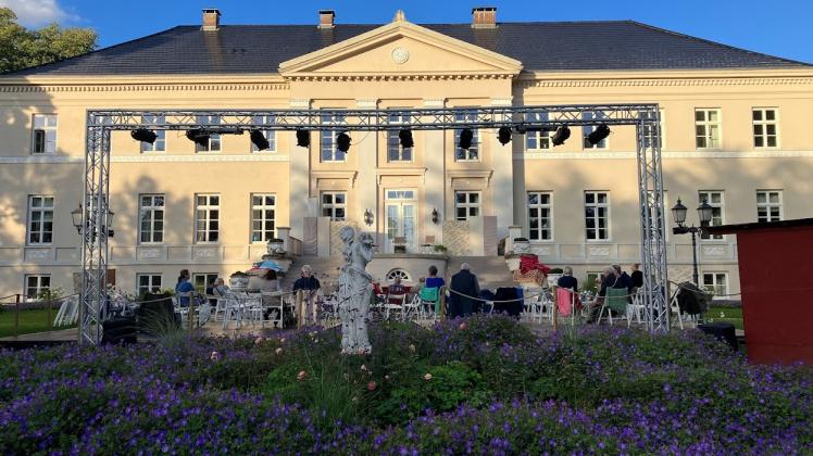 Sommertheater der Kulturkate im Gutspark Pritzier