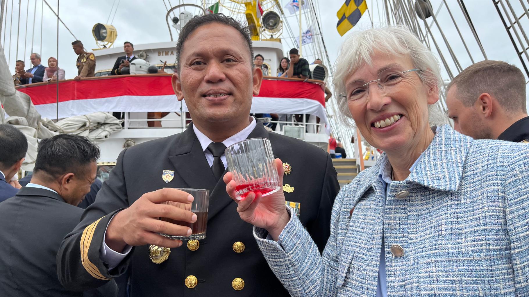 Mit größtem Segler „Bima Suci“ kommt schmuckes Schiff und Lebensfreude aus Indonesien zur Sail