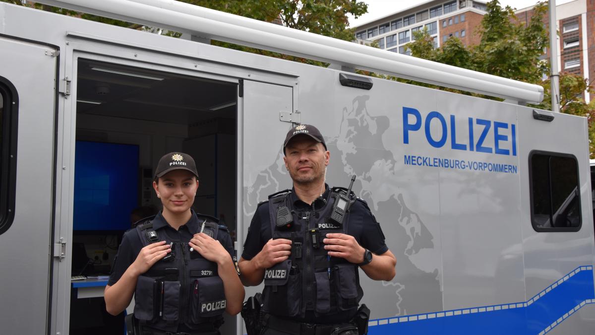 Polizei in Rostock für Sicherheit auf Hanse Sail 2023 SVZ