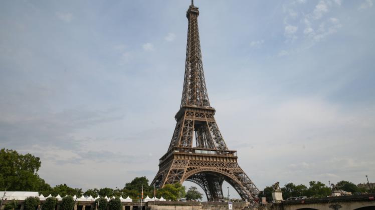 Frankreich. Paris, Impressionen , Sightseeing in Paris , Tourismus, Touristen, Eiffelturm, *** France Paris, impressions