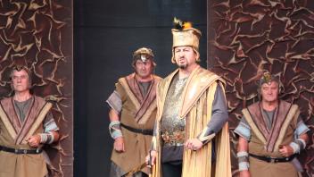 Der große König, Nabucco (Martin Bárta) hat seinen ersten Auftrittt.