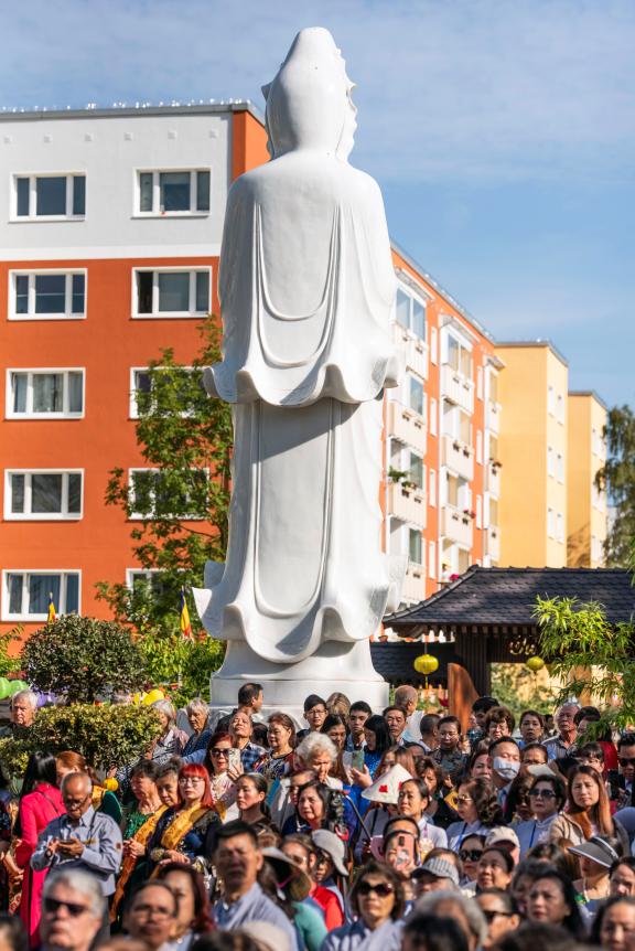 Bilder aus Rostock Lichtenhagen feiert Einweihung von Tempel Lôc Uyên SVZ