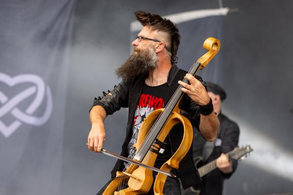 Auf der Bühne wurden Rock und klassische Musik miteinander vereint. So war das Mera Luna Festival in Hildesheim. Auf der Bühne The 69 Eyes