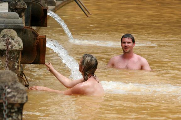 Badegäste in der Thermalsole von Furnas. Badegäste in der Thermalsole von Furnas.