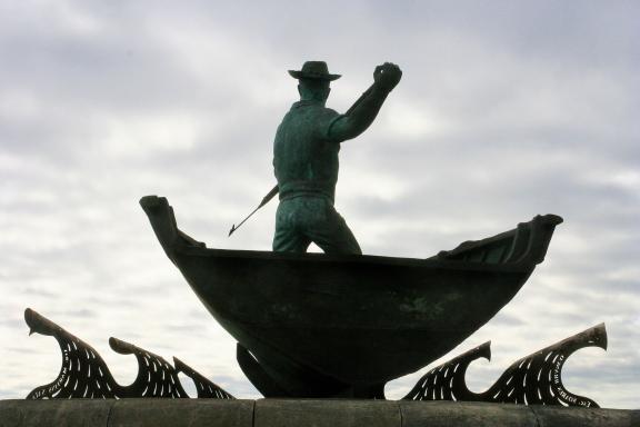 Walfängerdenkmal: Dieses erinnert in Sao Roque an die einstige Jagd auf Pottwale. Walfängerdenkmal: Dieses erinnert in Sao Roque an die einstige Jagd auf Pottwale.