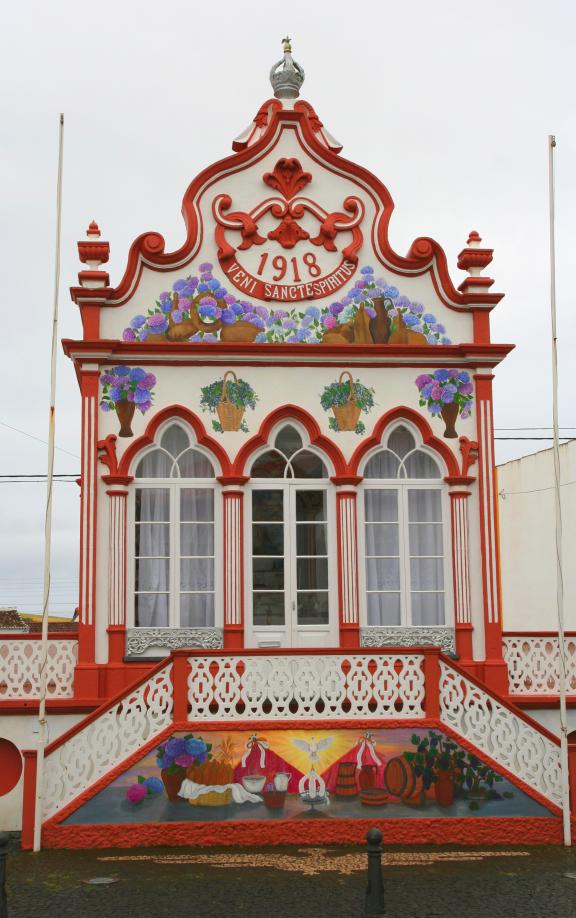 Sao Sebastiao Imperio: Eine der Heilig-Geist-Kapellen in Terceira. Sao Sebastiao Imperio: Eine der Heilig-Geist-Kapellen in Terceira.