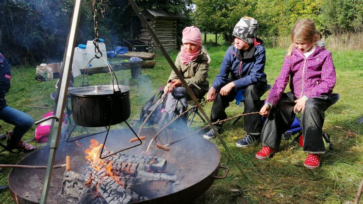 Auch das gemeinsame Kochen am Lagerfeuer ist bei der Nachtwanderung des Nabu in Rühstädt geplant. 