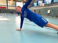 Krafteinheiten und die Arbeit mit dem Ball bestimmen, wie hier bei Tim Dethloff, die neue Trainingswoche bei den Handballstieren.