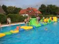 Kinder im Hagener Freibad mit Aqua-Funpark