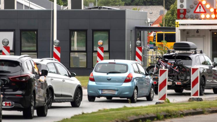 Die Lockerungen vom 12. Mai blieben nur etwa anderthalb Monate bestehen. Koranverbrennungen in Dänemark und Schweden sorgen für eine erneute Verschärfung an der Grenze.