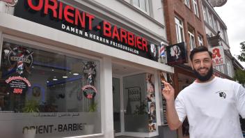 Imad Kaloh ist Inhaber des Geschäfts Orient Barbier im Stadtweg 52 und weiß, dass das Symbol, dass für die Branche steht, auf das Mittelalter zurückgeht. 