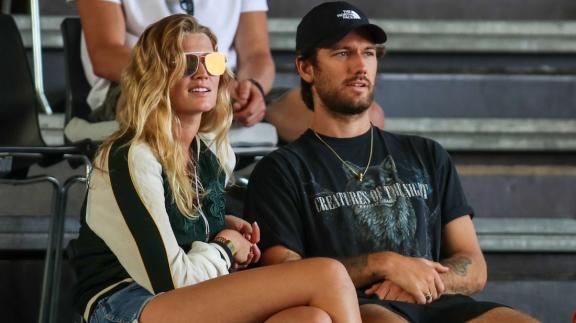 Nach zweieinhalb Jahren Ehe zerbricht das Glück: Das deutsche Model Toni Garrn (31) und der britische Schauspieler Alex Pettyfer (33) trennten sich im April. Das Paar hat eine gemeinsame Tochter (2). {{caption}}