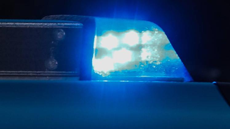 Polizei Symbolfoto Blaulicht Polizeiwagen *** police symbol photo blue light police car