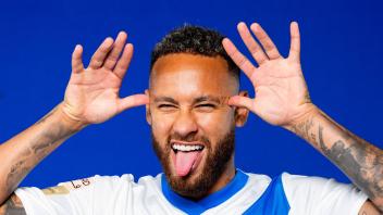 Sport Bilder des Tages Neymar Signs to Al-Hilal Saudi Club - Riyadh In a photo released by the Saudi Al-Hilal football c