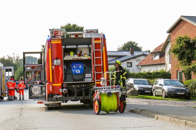 Zusammenstoß Auf Der B201: Feuerwehr Befreit Frau Aus Unfallwagen | SHZ