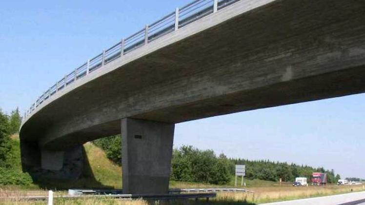 Die Autobahnbrücke führt von der dänischen Autobahn E45 aus Richtung Norden kommend zum Grenzübergang Krusau. Von dort gelangt man über die B200 nach Flensburg.
