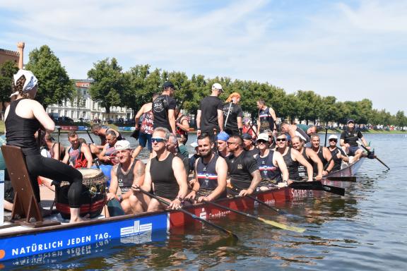 Die Teams beim Drachenbootfest Die Teams beim Drachenbootfest