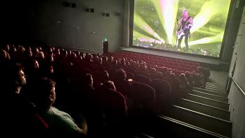 Live auf der Leinwand: Zwei Konzerte der Metallica-Welttournee werden weltweit in Kinosäle übertragen. 