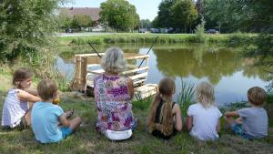 Beim Teichfest 2023 in Alt Steinbeck wurden zum ersten Mal Gondelfahrten über den Dorfteich angeboten.