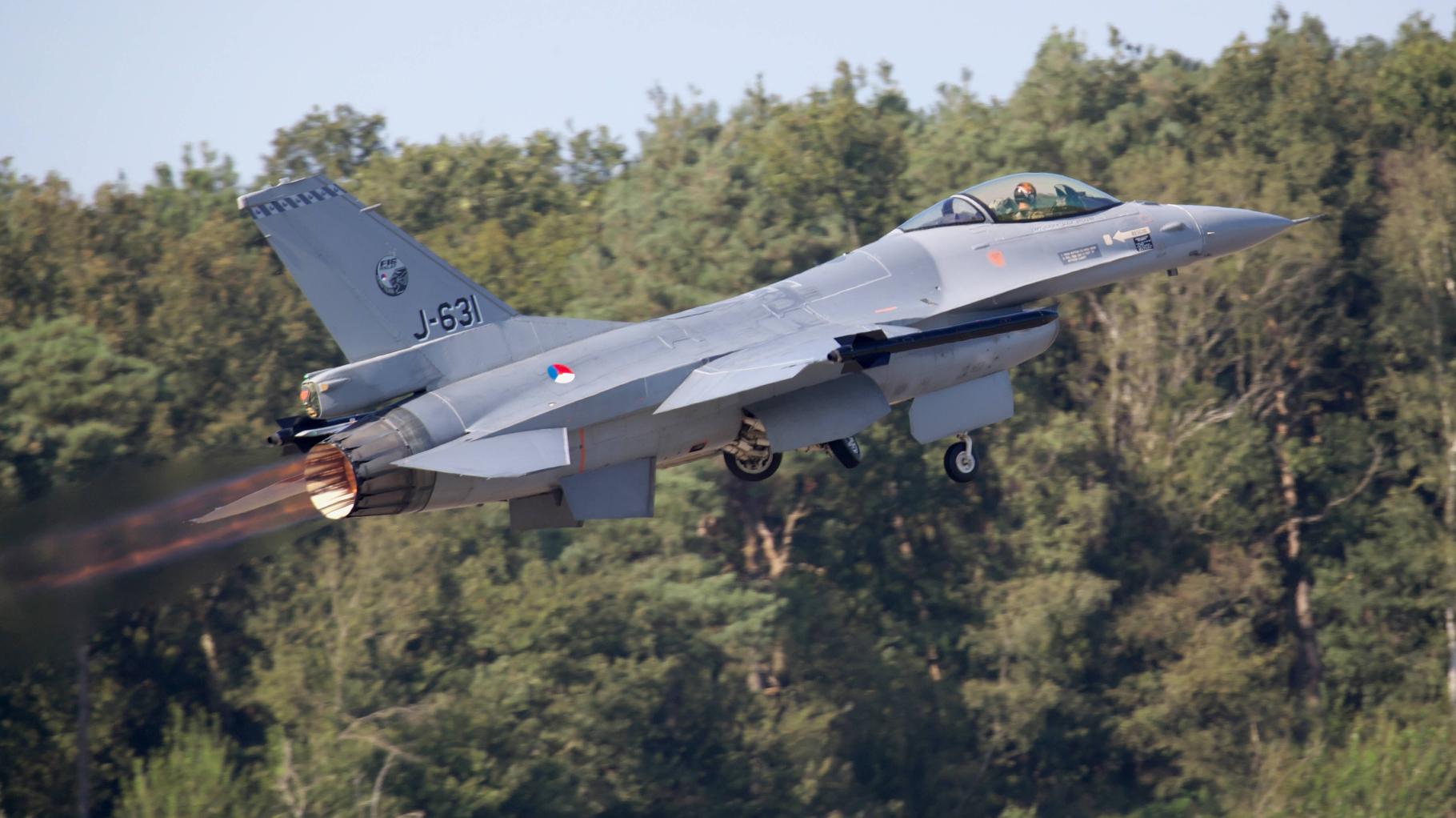 Ukraine erhält F-16-Kampfjets: Erste Flugzeuge zum Jahreswechsel erwartet