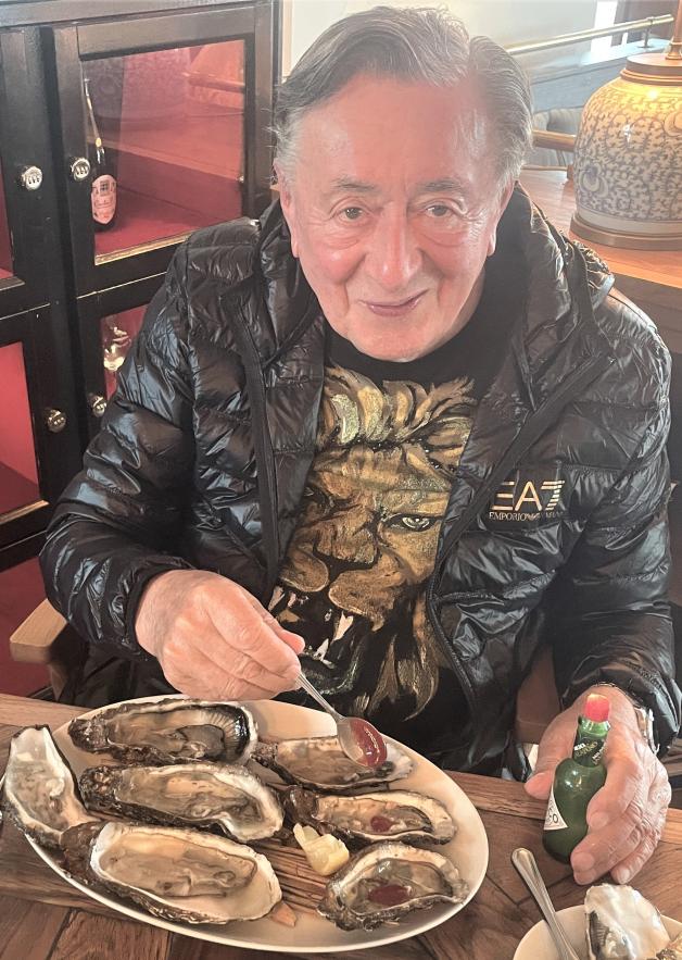 Richard Lugner liebt Austern – aber nur mit Ketchup und Tabasco. 