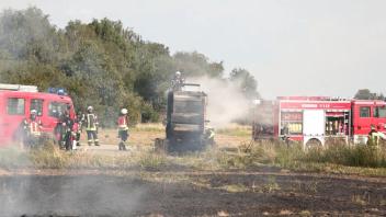 Strohballenpresse löst Feldbrand in Ristedt bei Syke aus