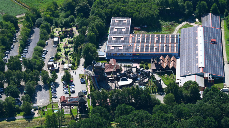 Das Ferienzentrum Schloss Dankern in Haren produziert einen großen Teil seines Stroms jetzt selbst: Mit Solarpanelen auf den Dächern. 