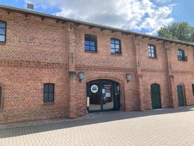 Donnerstags ist ein Besuch im Bürgerbüro Stralendorf ohne Termin möglich. Donnerstags ist ein Besuch im Bürgerbüro Stralendorf ohne Termin möglich.