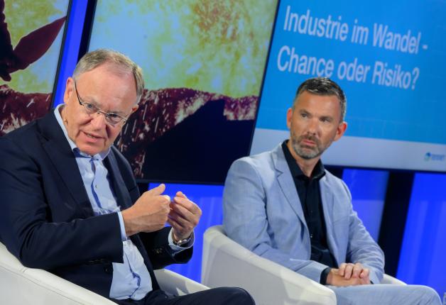 Stephan Weil (links) und Tennet-Vorstand Tim Meyerjürgens. Stephan Weil (links) und Tennet-Vorstand Tim Meyerjürgens.