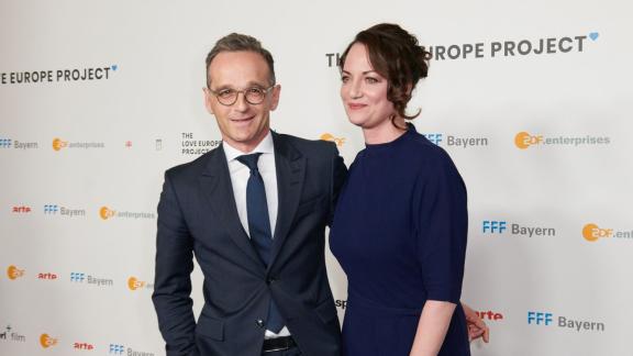Trennung nach sieben Jahren: Ex-Außenminister Heiko Maas (56) und Schauspielerin Natalia Wörner (55) galten als wohl glamourösestes Paar im politischen Berlin. Doch am 23. August gab der Politiker das Liebes-Aus offiziell bekannt. Beide brachten Kinder aus früheren Beziehungen mit. Natalia Wörner und Heiko Maas haben sich getrennt