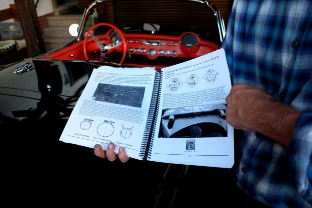 Heute gilt bei Oldtimern wie der Corvette: Je originaler desto besser, zur Überprüfung dienen solche Handbücher. 