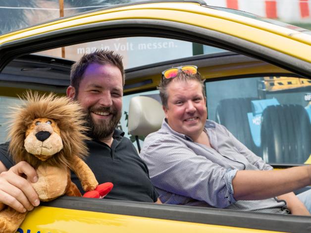 Auf der Tour immer mit dabei: Löwe „Maximilian“ vom Kinderhospiz Löwenherz. Auf der Tour immer mit dabei: Löwe „Maximilian“ vom Kinderhospiz Löwenherz.