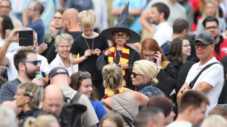 Weltrekord In Hamburg: Harry-Potter-Fans Vor Dem Rathaus | SHZ