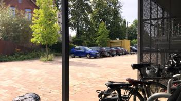 Reichen die Parkplätze am Sutthauser Bahnhof, wenn der Haller Willem künftig sein Angebot verdoppelt?