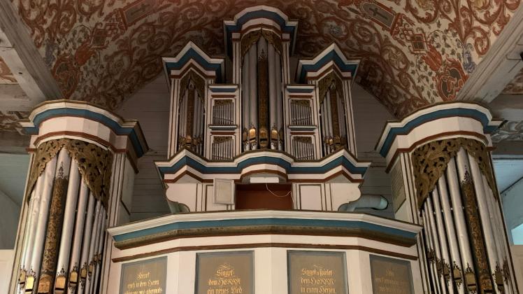 Sie sieht majestätisch aus - die Gansen-Orgel in der Dallminer Dorfkirche. Doch beim genaueren Hinsehen erkennt man die vielen Schwachstellen. 
