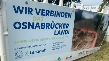Werbebanner des Landkreises Osnabrück für sein Glasfaserprojekt.