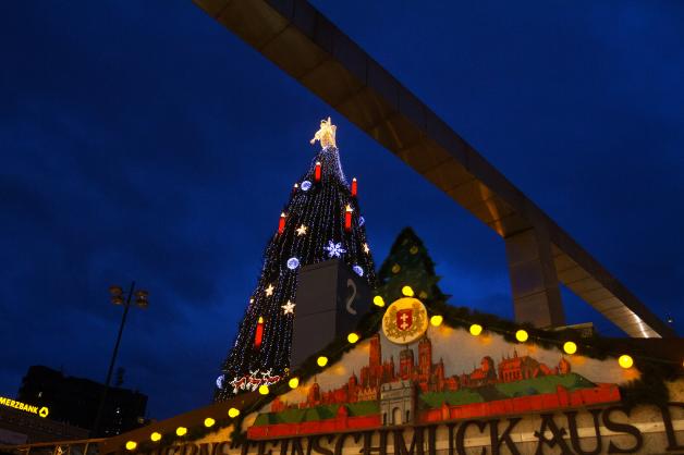 Das Wahrzeichen des Dortmunder Weihnachtsmarktes ist der Weihnachtsbaum.