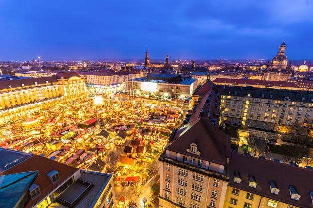 Der Desdner Striezelmarkt ist der älteste Weihnachtsmarkt Deutschlands. Der Desdner Striezelmarkt ist der älteste Weihnachtsmarkt Deutschlands.