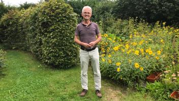 Klassische Homestorys mag Felix Wurm nicht. Aber ein Foto vor seinem heimischen Garten am Lotter Kirchweg in Osnabrück ist okay für ihn und dokumentiert seinen grünen Touch.