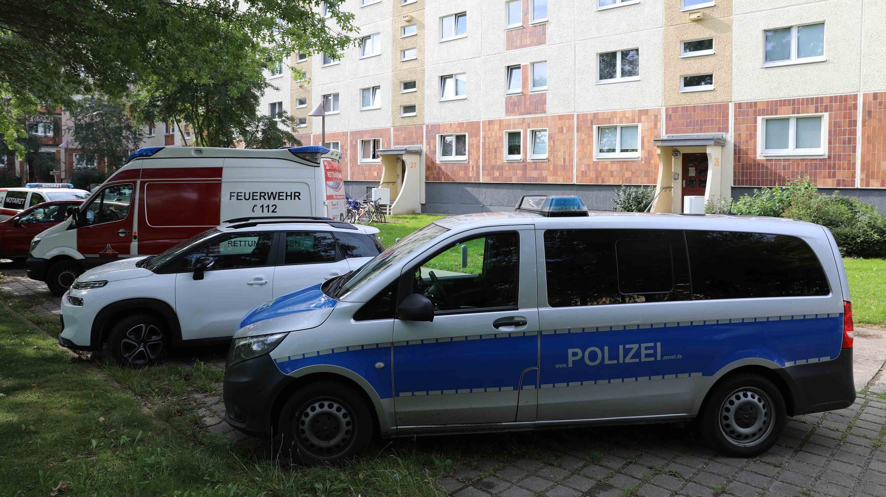 Messerangriff in Rostocker Mehrfamilienhaus: 43-Jähriger schwer verletzt